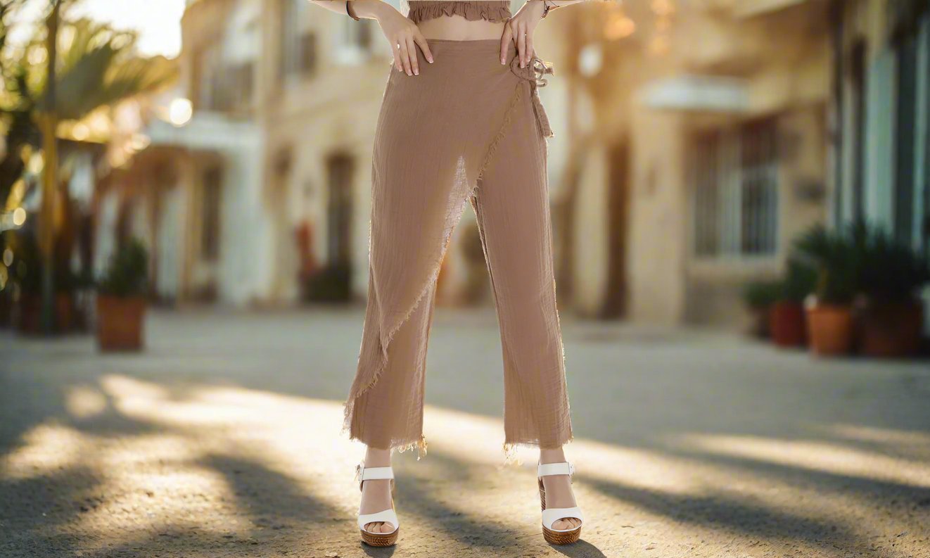 A woman wears a cotton pants on the street.