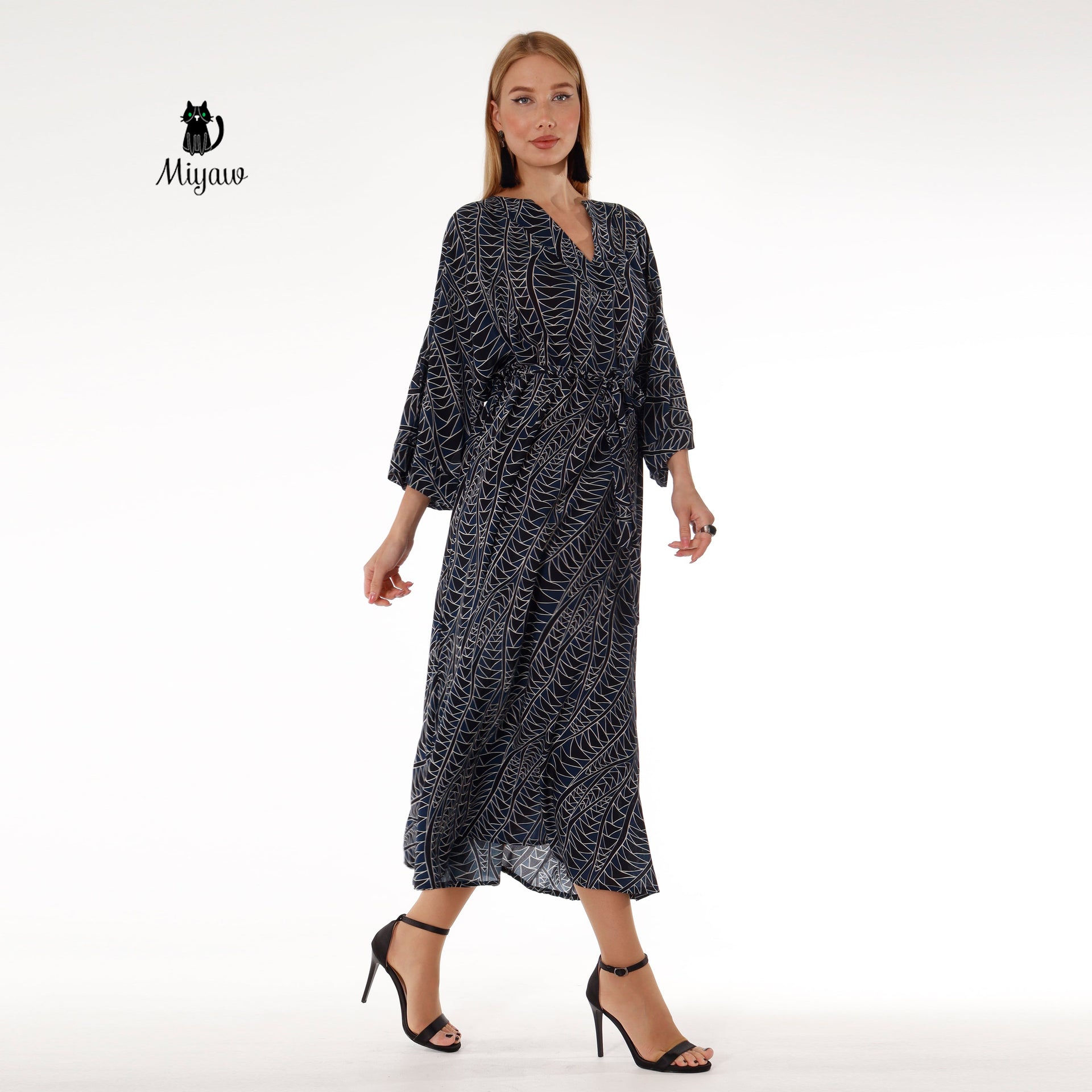 Boho chic maxi long sleeve black dress