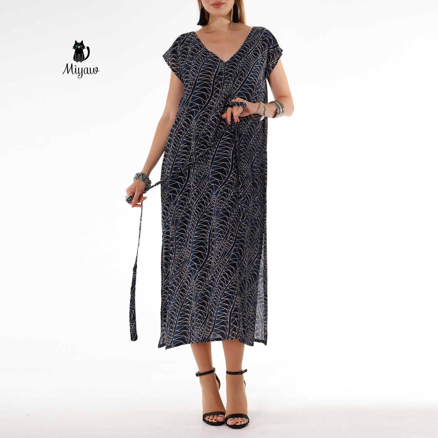 Stylish Black Maxi Dress with Geometric Print - Resort Wear - Miyawfashion Miyawfashion