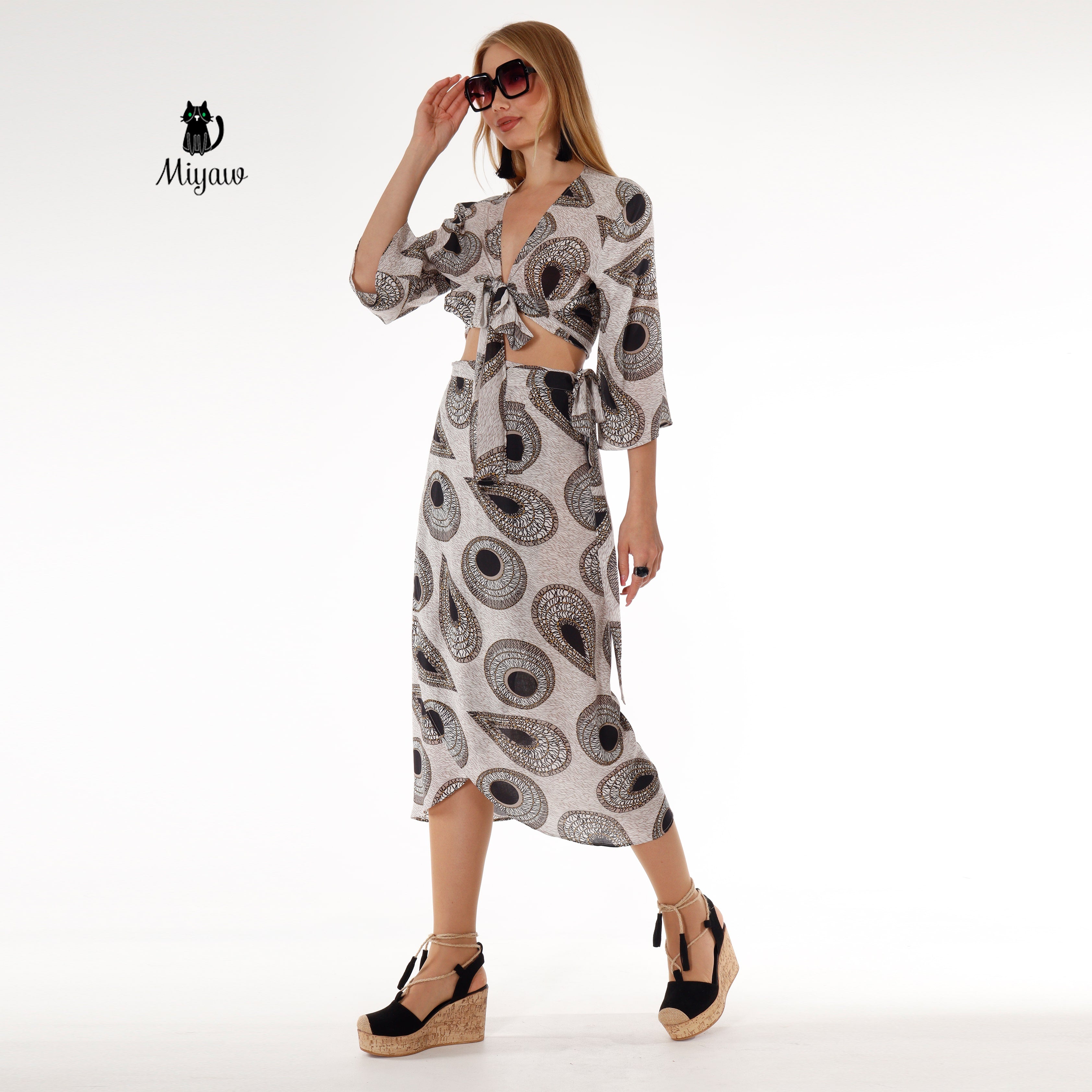Chic Resort Wear: Black and Gray Crop Top and Skirt Set - Miyawfashion
