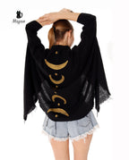 She shows the celestiel pattern in gold color.