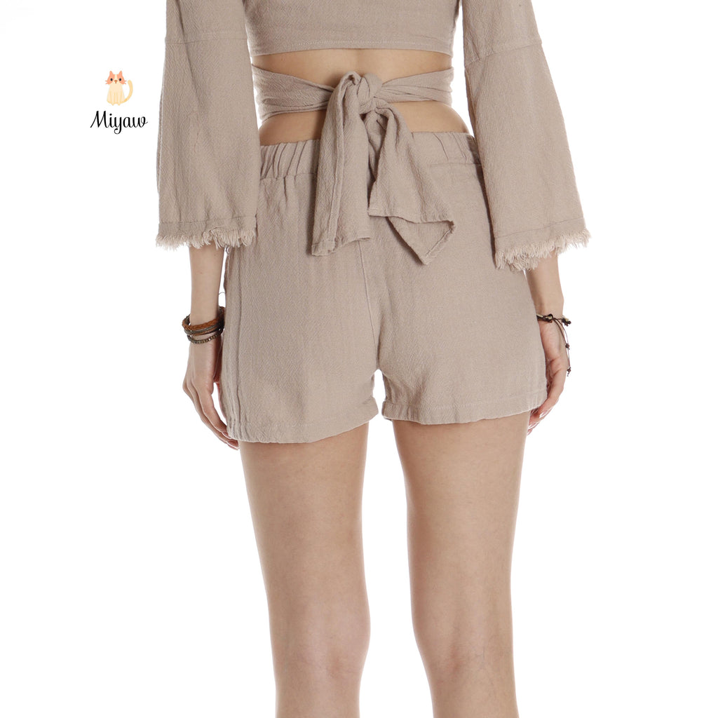 Chic Beige Women's Shorts: Stylish Resort Wear with Handy Pockets - Miyawfashion