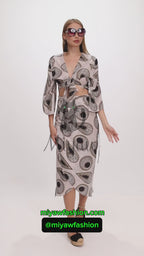 Chic Resort Wear: Black and Gray Crop Top and Skirt Set